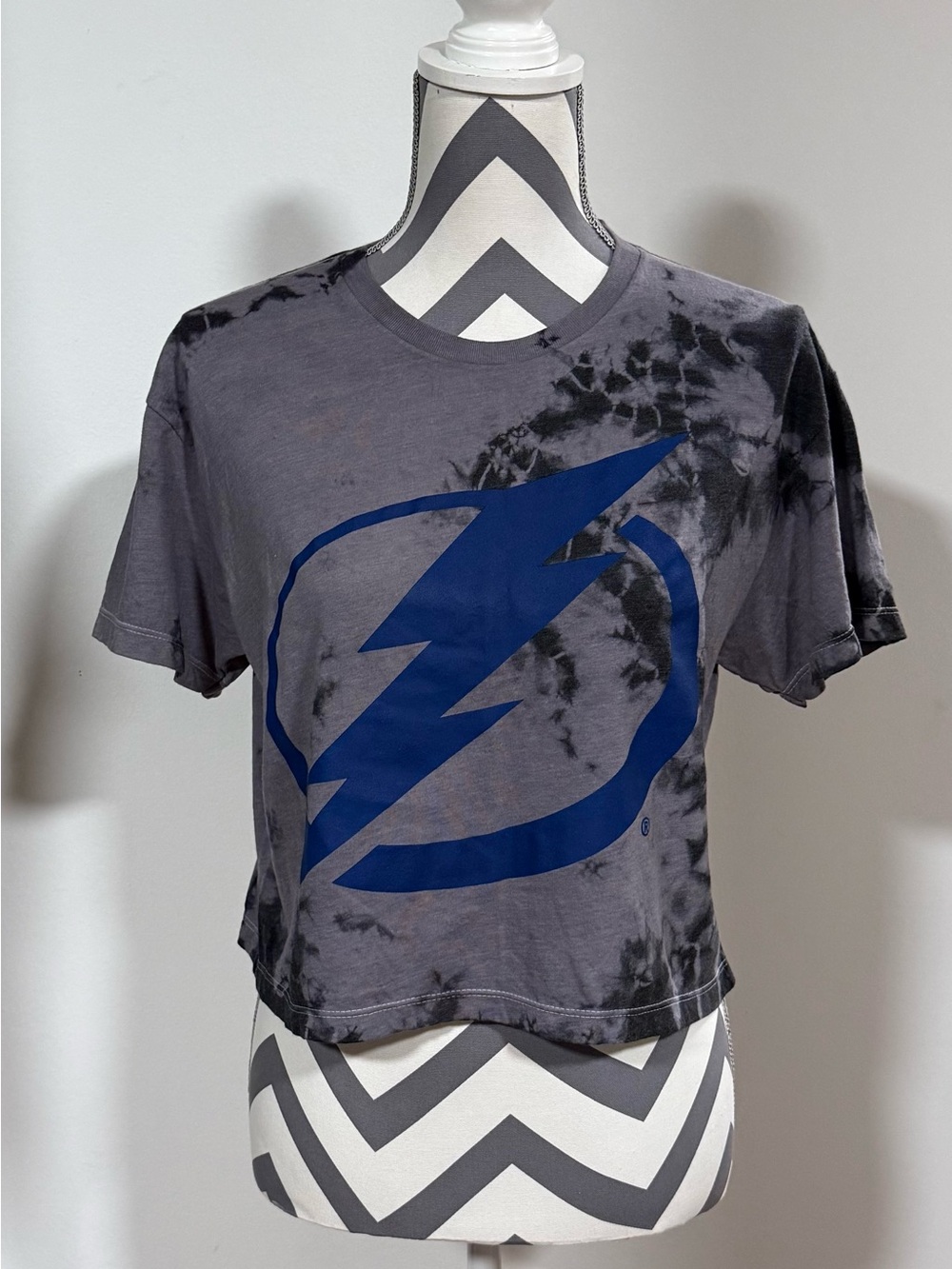 Stadium Essentials Tampa Bay Lightning Women’s Cropped T-Shirt Tie-Dye Size L